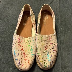 BRAND NEW without tags TOMS Alpargata women’s size 8 metallic music notes